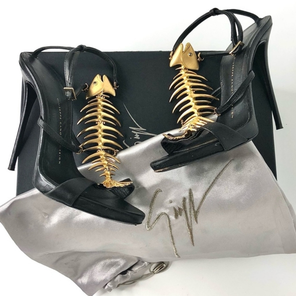 RARE Giuseppi Zanotti Black and Gold Fishbone Sandals - Picture 15 of 16